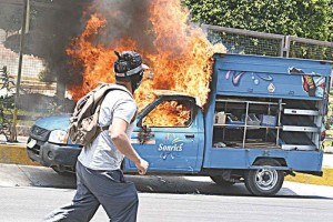 PRI, PAN y PRD, a la baja; 